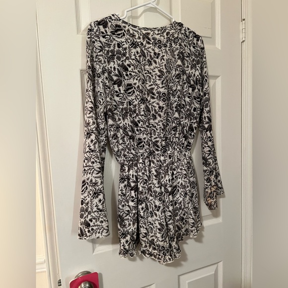 Black and white floral romper - Picture 2 of 3